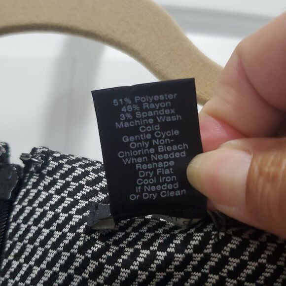 Ann Taylor size 8P Tweed,sleeveless slight patterned dress with gold zippers - Picture 5 of 5